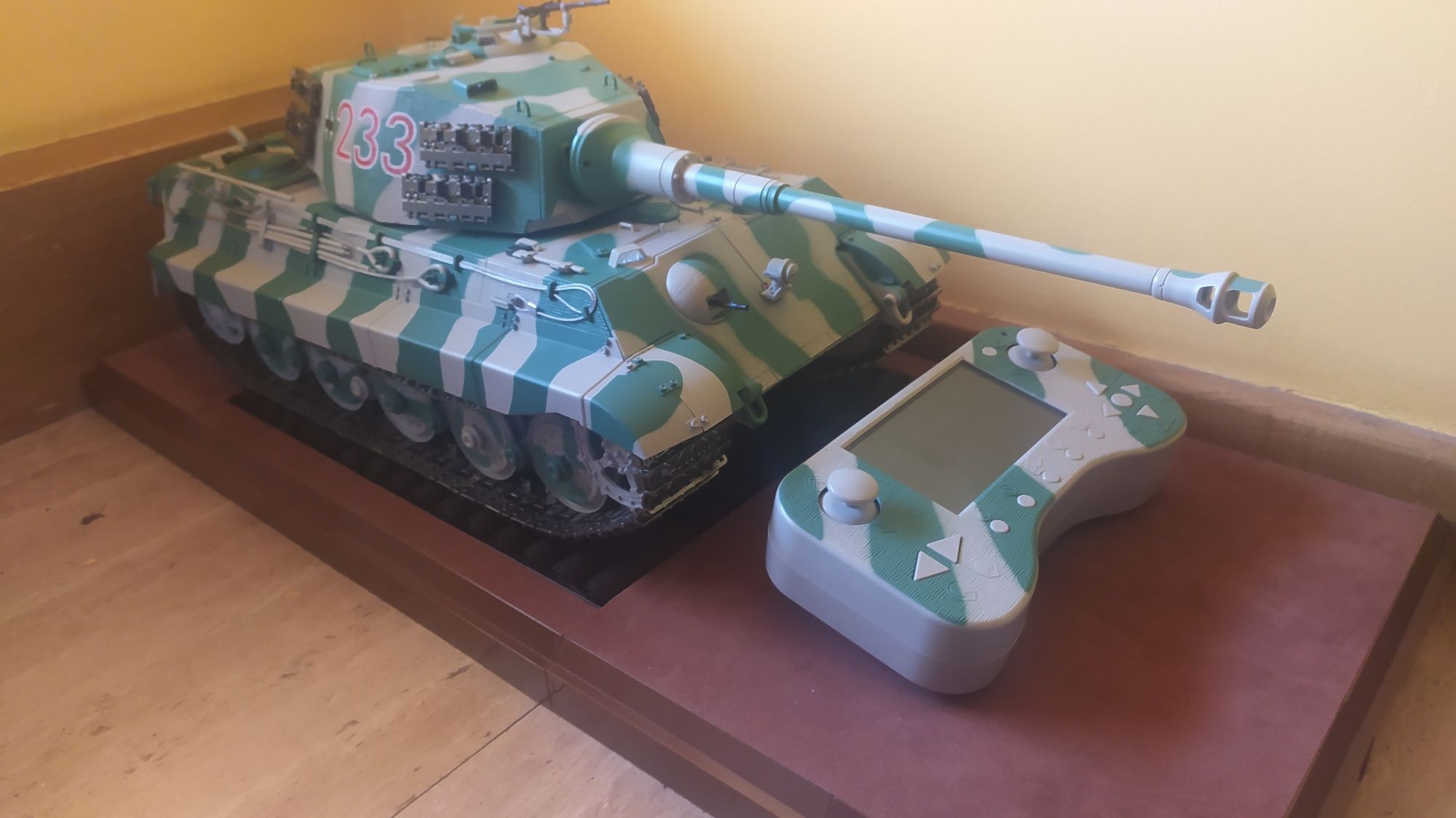 Tygrys królewski hachette  Tiger 2  czołg RC. 1:16