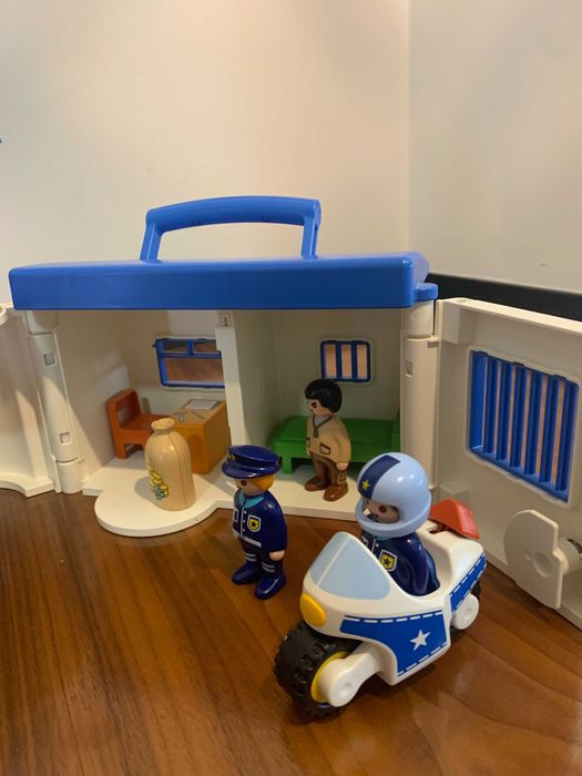 Playmobil Junior esquadra de polícia + camião do lixo