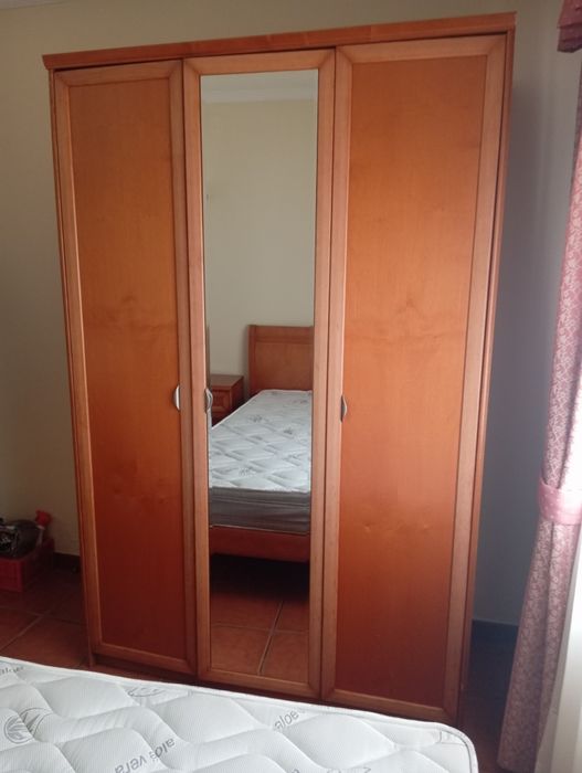 Mobília de quarto folha cerejeira.