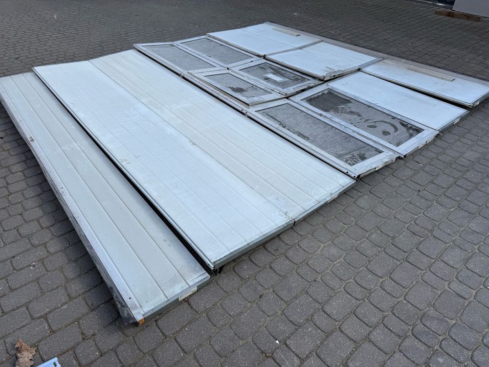 Brama 3.55x4.00 segmentowa elektryczna furtka serwisowa