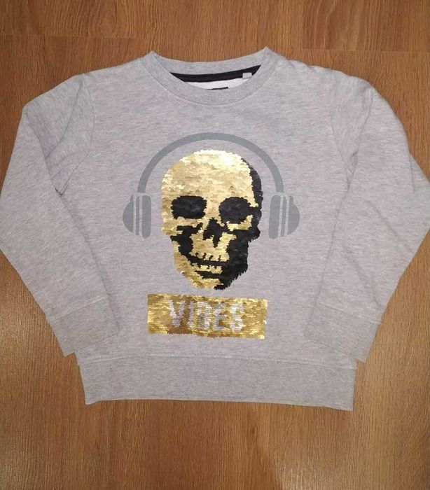 свитшот на мальчика фирма Next с черепом размер 122 на 7 лет