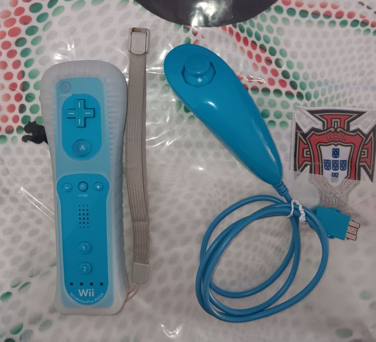 Conjunto Comando Wii Motion Plus Inside + Nunchuk Vermelho