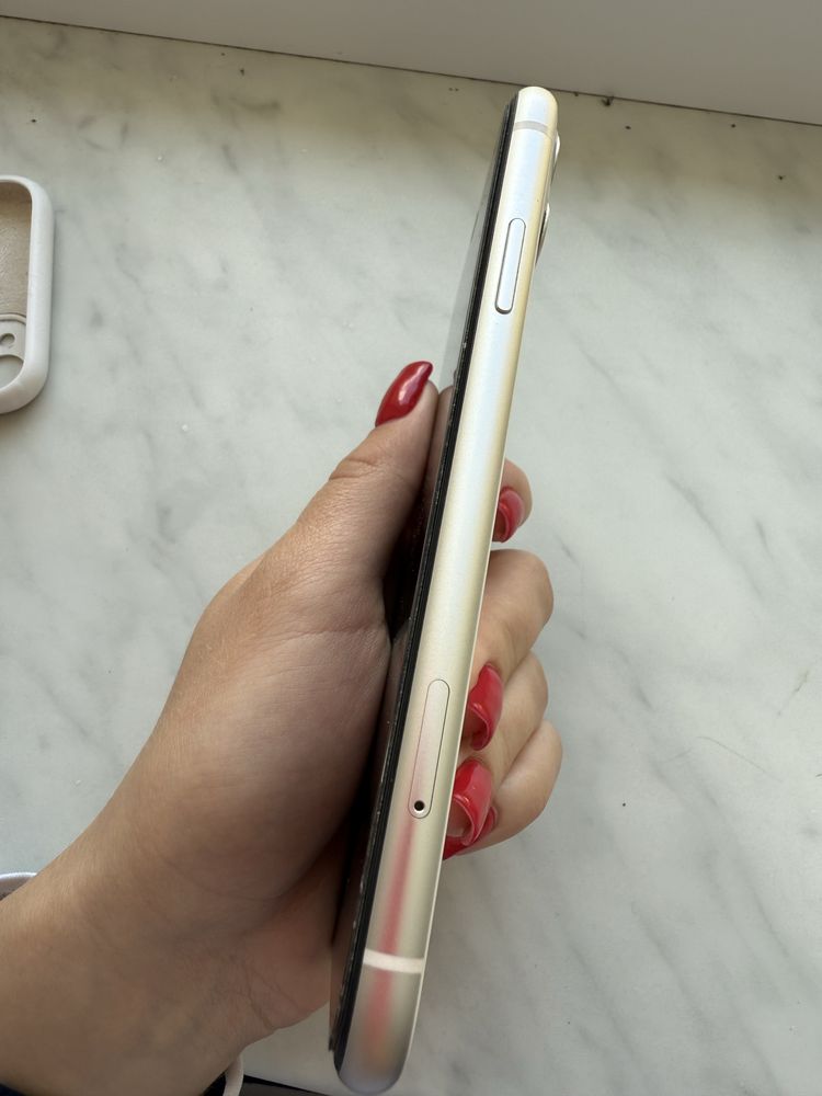 iPhone 11 128GB (білий) в ідеальному стані