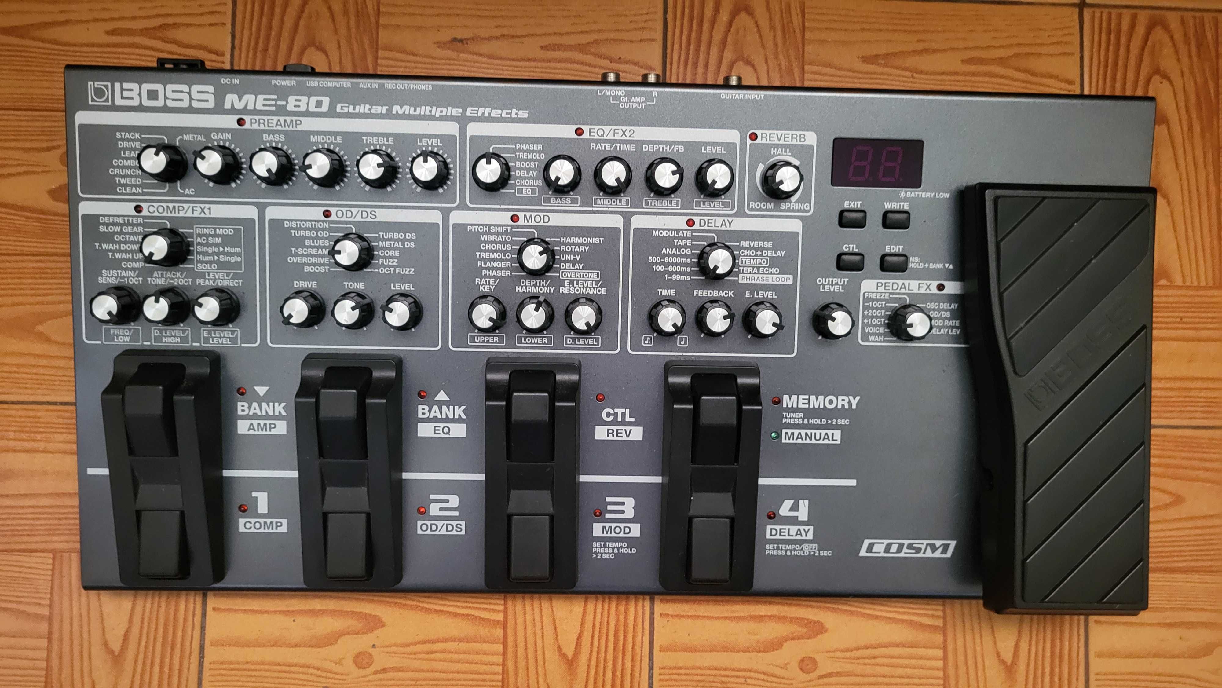 Pedaleira Boss me-80