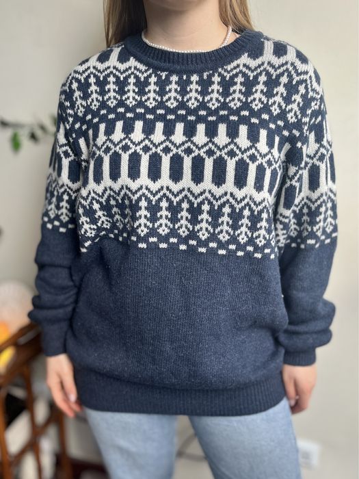 Zimowy granatowy sweter w norweskie wzory z wełną luciano for men