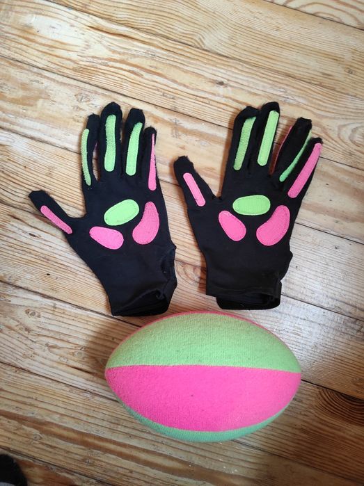 Гра м'яч з рукавичками липучки