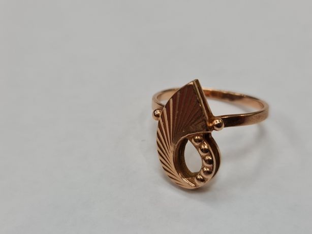 Wyjątkowy złoty pierścionek/ Radzieckie 583/ Lite złoto/ 4.32 g/ R16