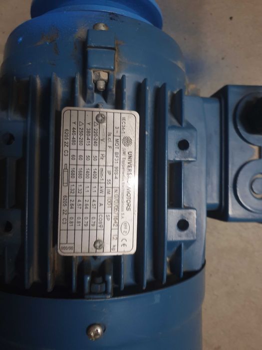 Motor elétrico trifasico marca universal motors de 1.1 kw como novo