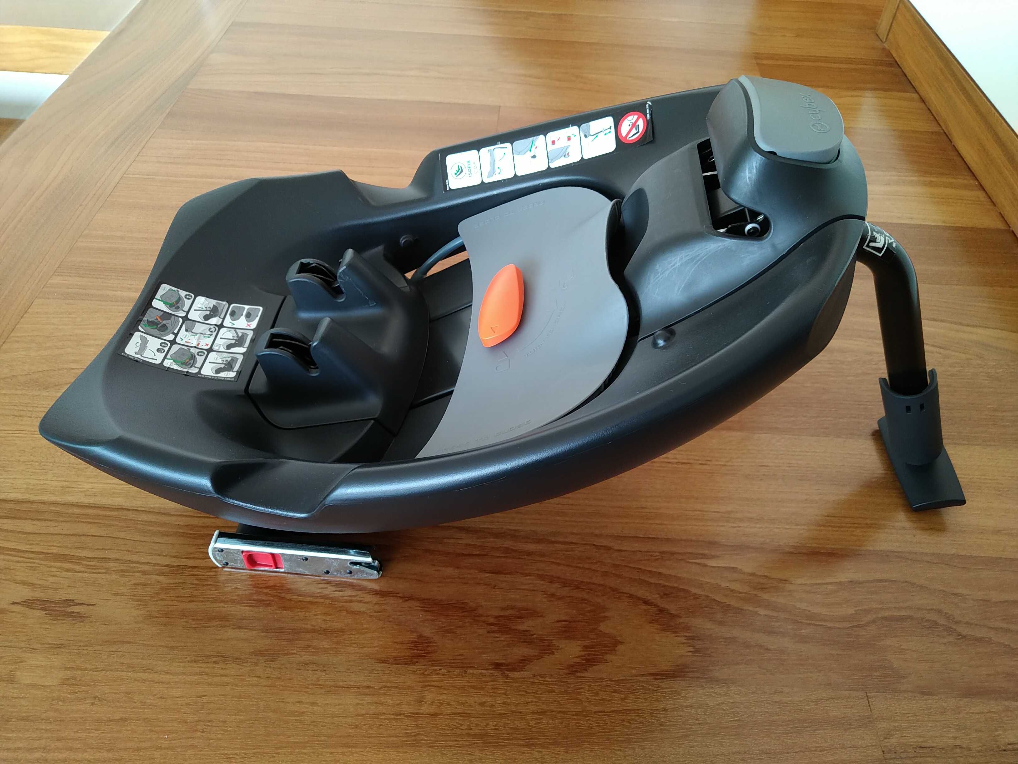 Carrinho de bebé Quinny (usado poucas vezes) + ovo Cybex + isofix