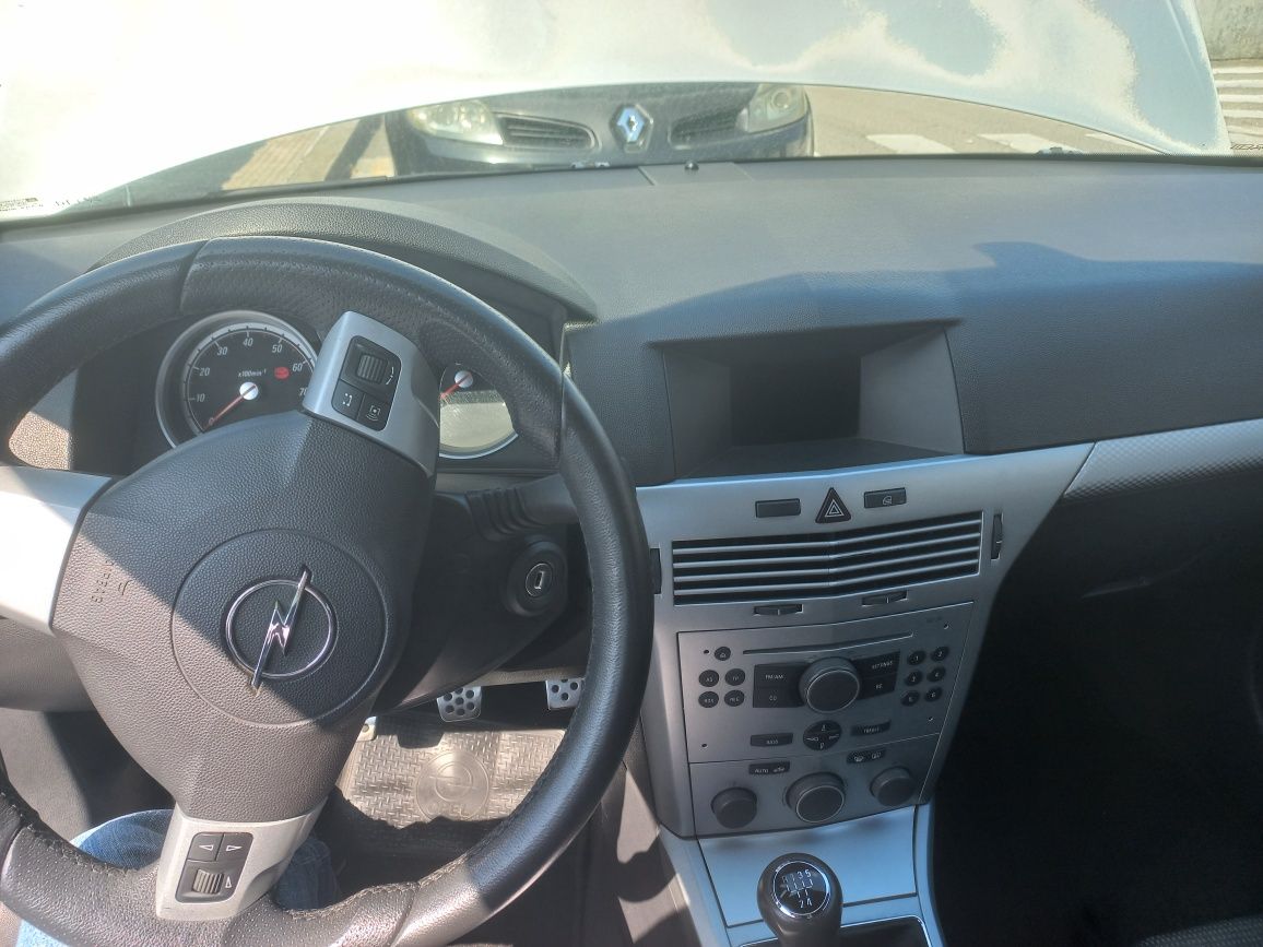 Opel Astra H GTC  a Gasolina