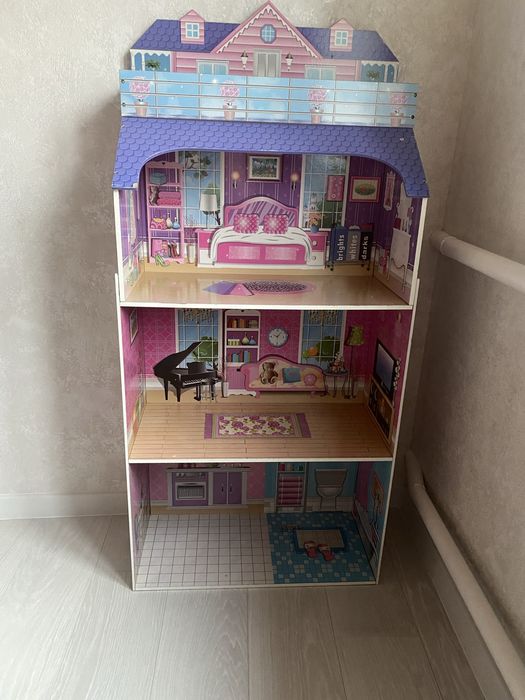 Ляльковий будиночок на 3 поверхи
