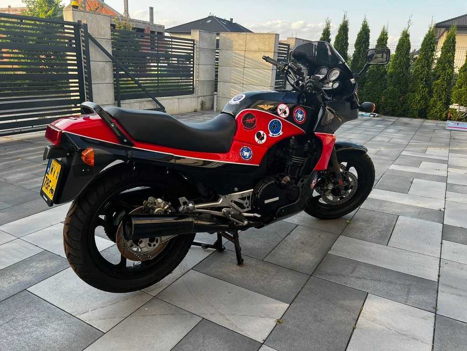 Kawasaki GPZ900R - Replika motoru z Top Gun