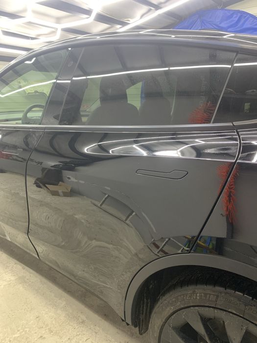 Дверка задня ліва tesla model y тесла модел вай ю ігрик 1493561-EC-A