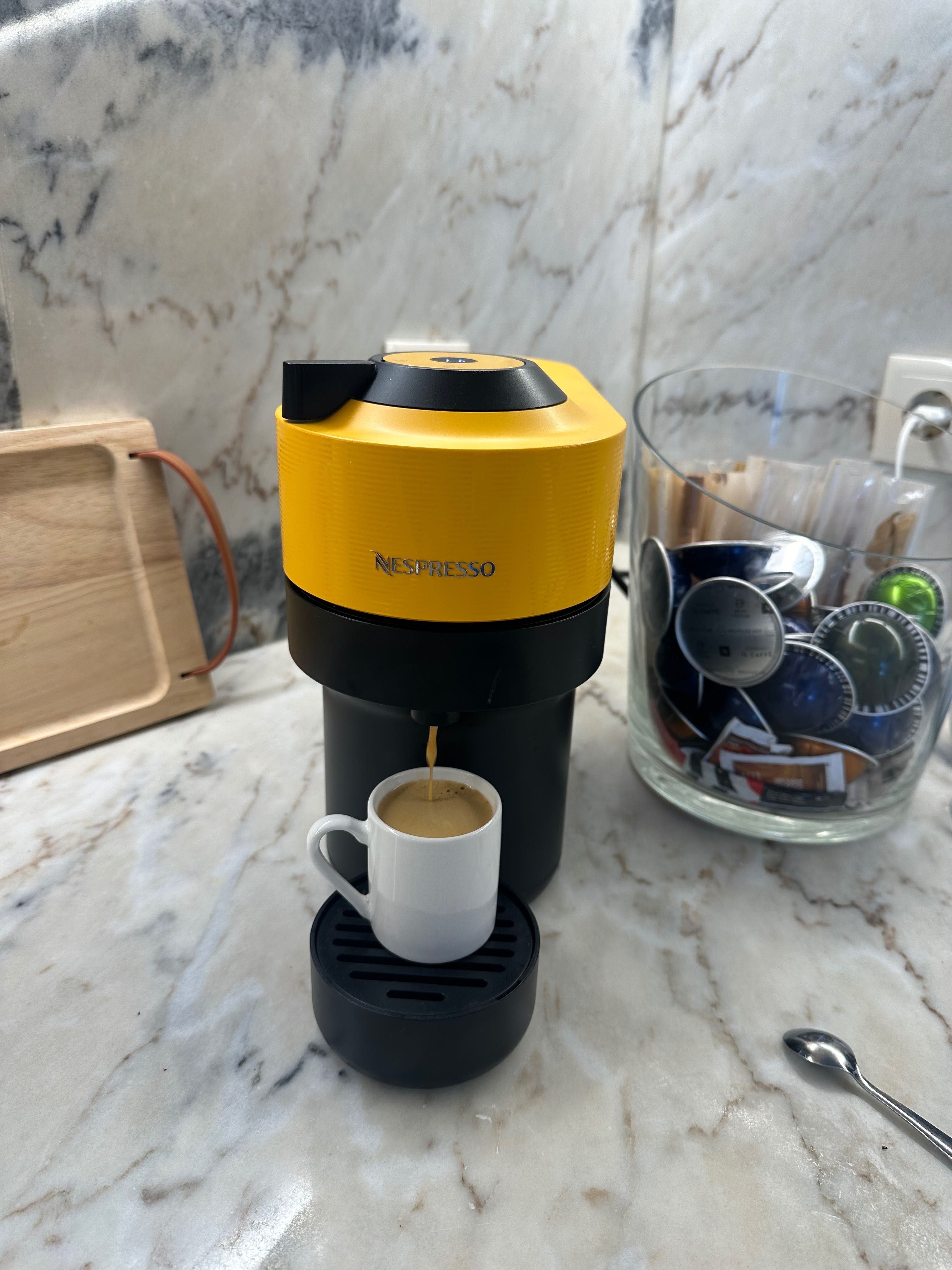 Máquina de café Nespresso Amarela