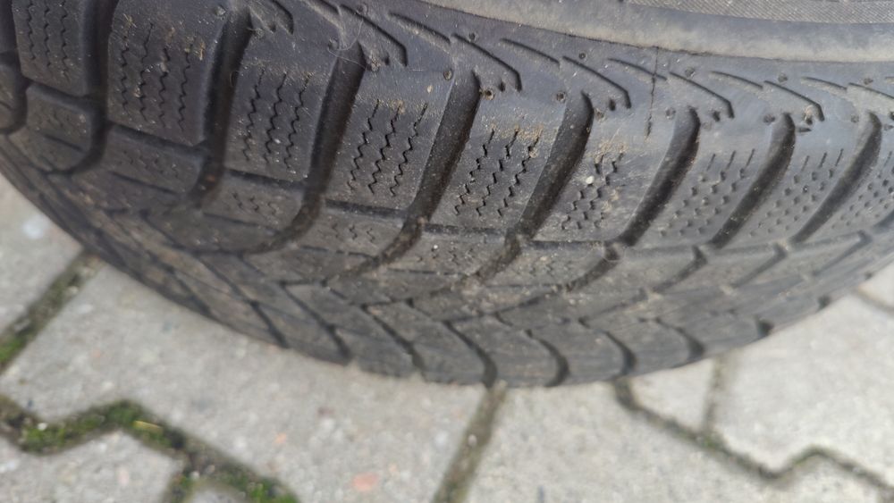 Zestaw 4 opon zimowych na felgach Suzuki SX4 Grand Vitara r 16 205/