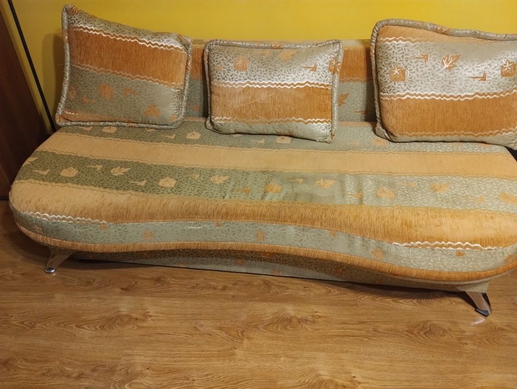 Sofa z pojemnikiem na pościel