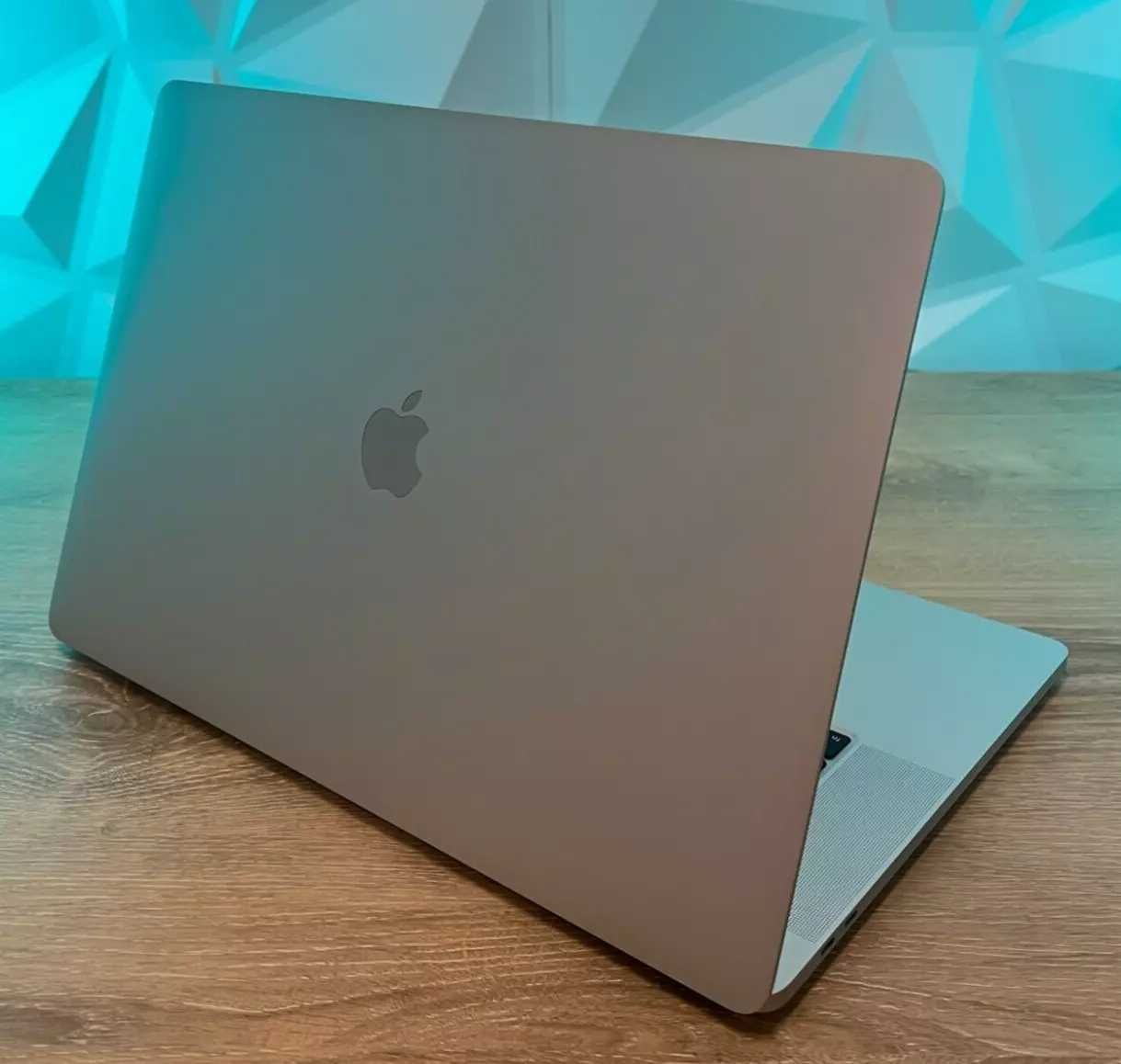 MacBook Pro 16" (2020) i7/16GB/512GB