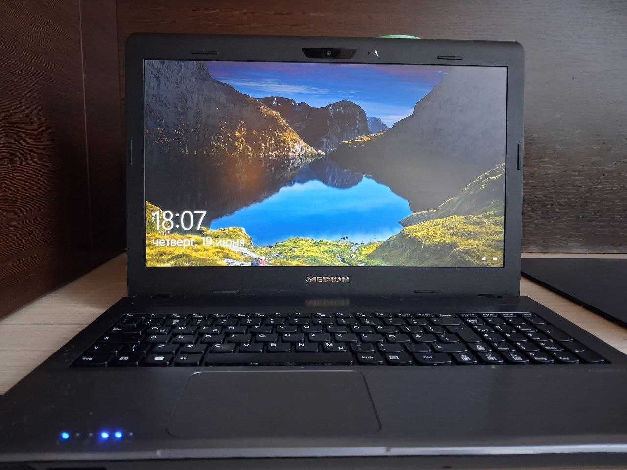 Laptop Medion Akoya MD 99220 używany 238GB SSD 8GB RAM
