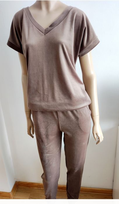 Damski welurow komplet dresowy