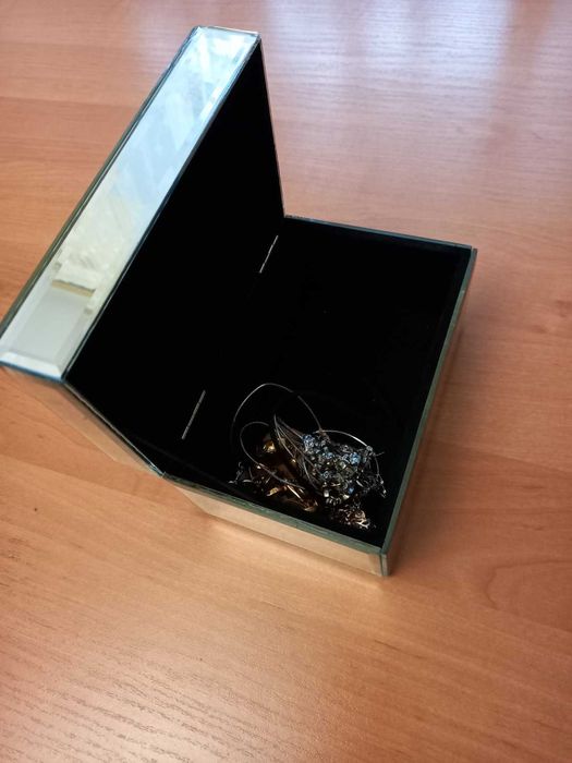 Зеркальная шкатулка