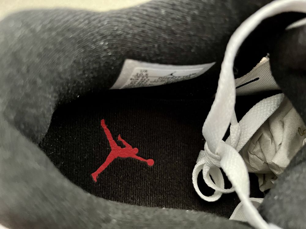 Air Jordan 4 Retro