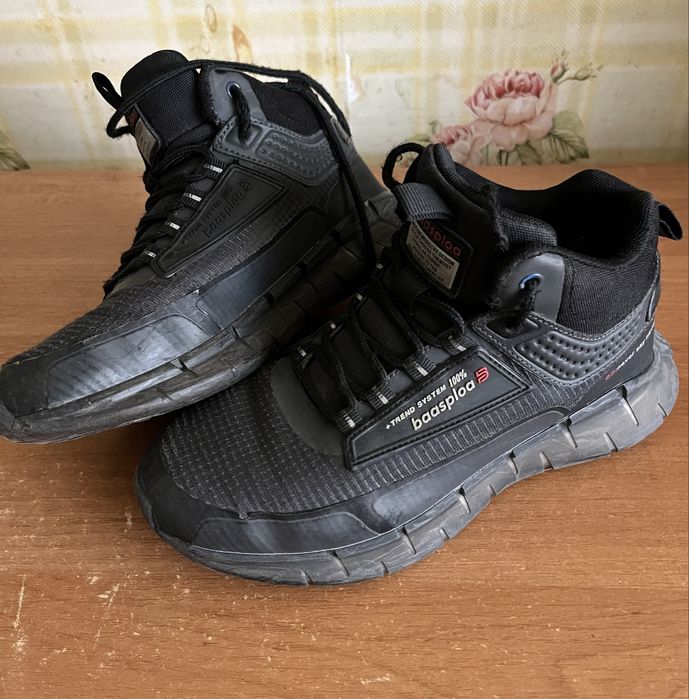 Продам ботинки bassploa , 37 р на мальчика б/у в хорошому состоянии