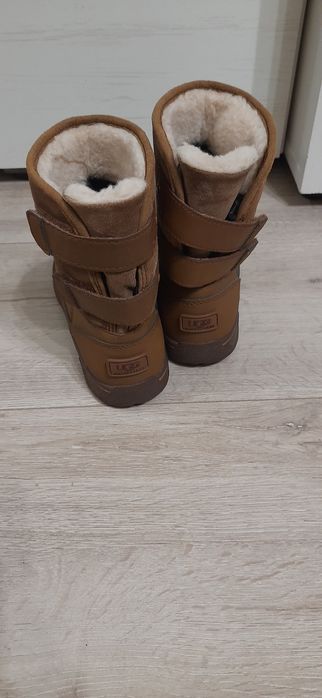 НОВІ зимові напівчобітки UGG