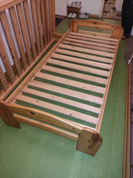 Sprzedam łózko drewniane ze stelażem