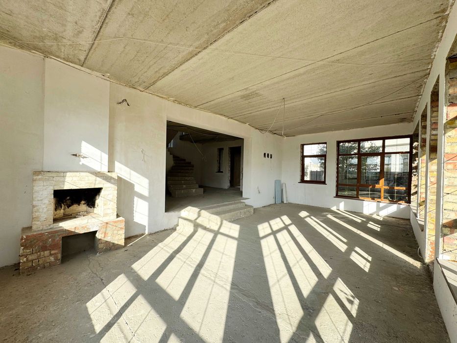 Дом в Совиньоне, ул. Бризова. 9 соток. Есть подвал. Гараж на 2 авто