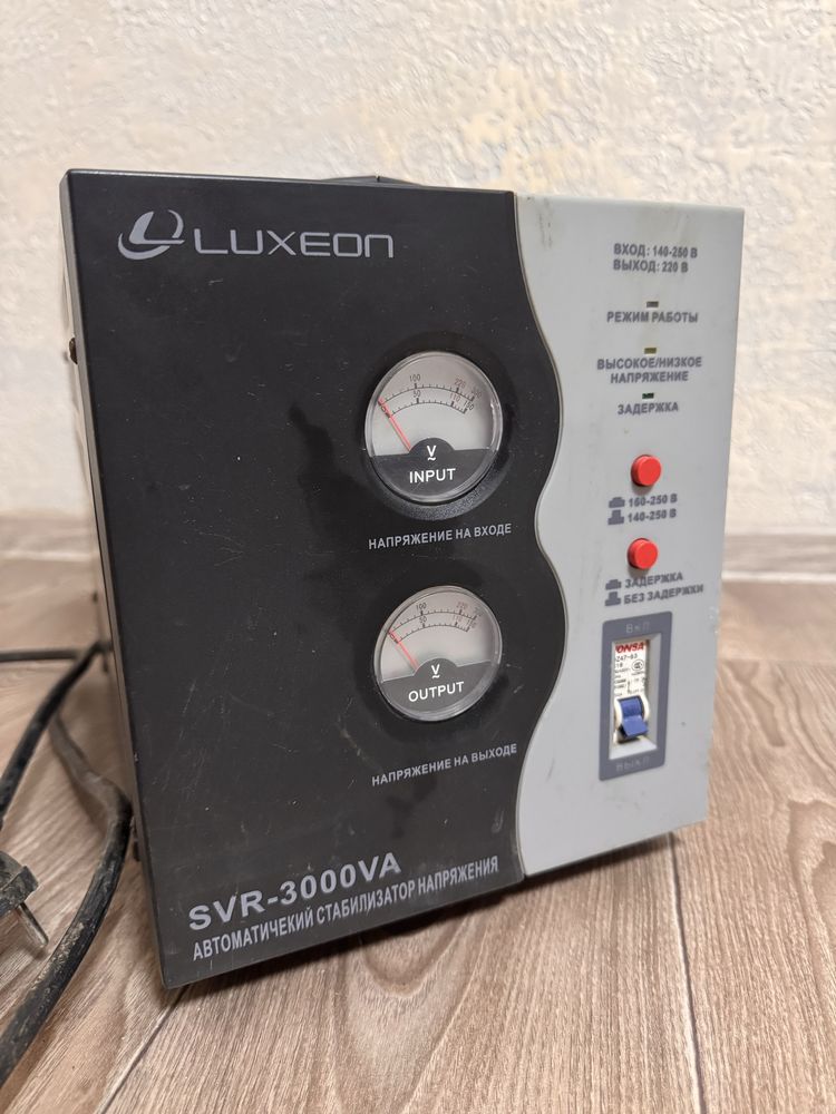 Автоматический стабилизатор напряжения Luxeon SVR-3000