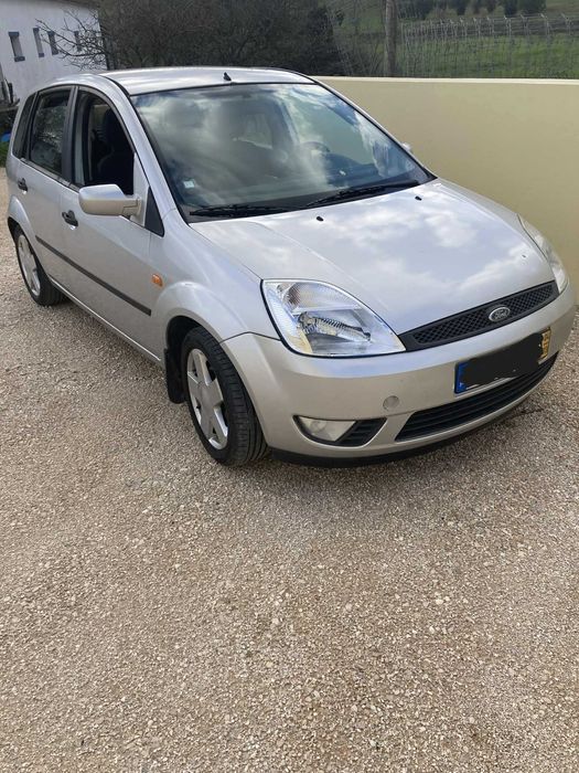 Excelente Ford Fiesta -2004