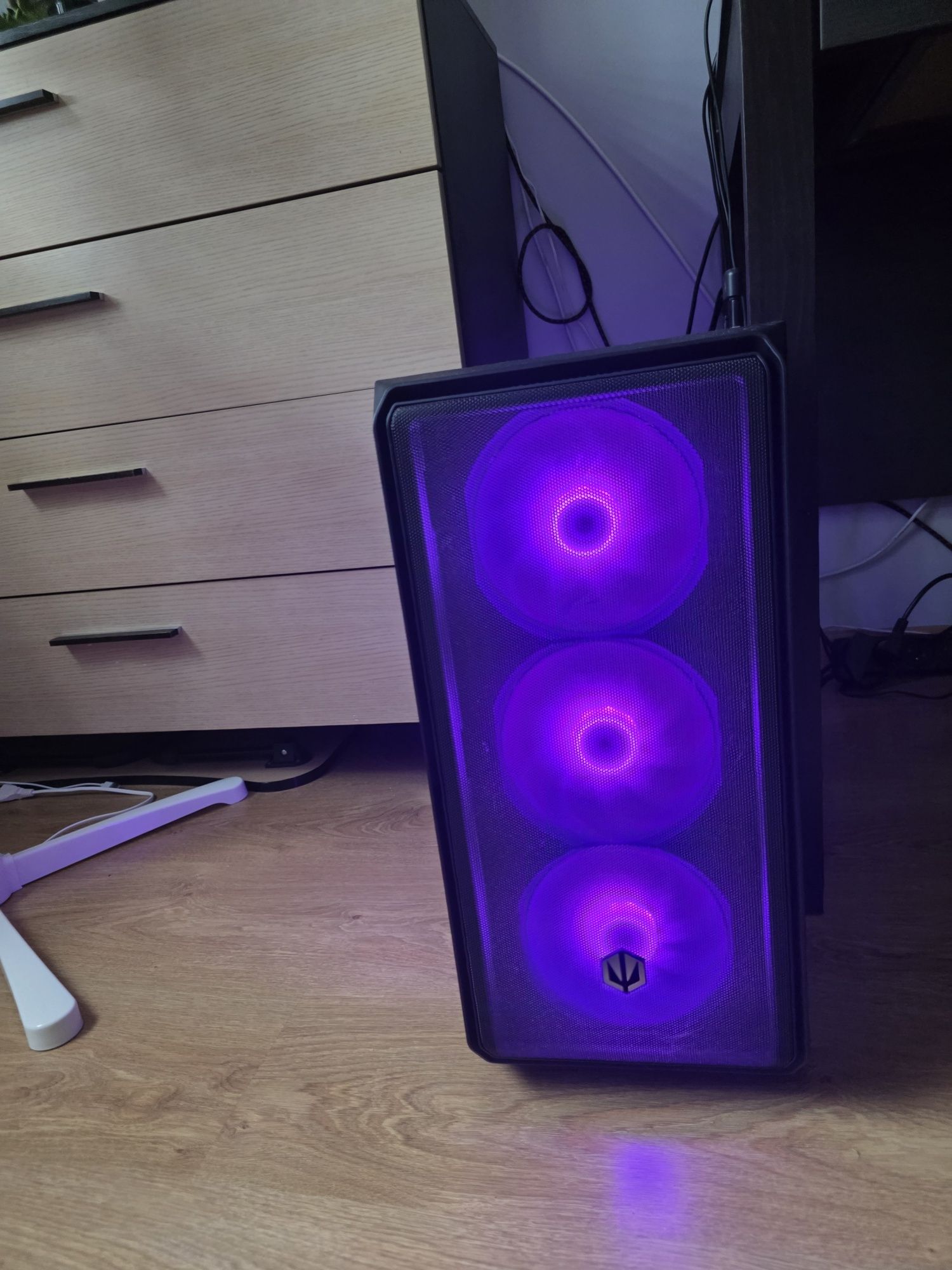 Komputer Stacjonarny Ryzen 7 9800X3D / RTX 4070 TI Super / 3TB / 32GB