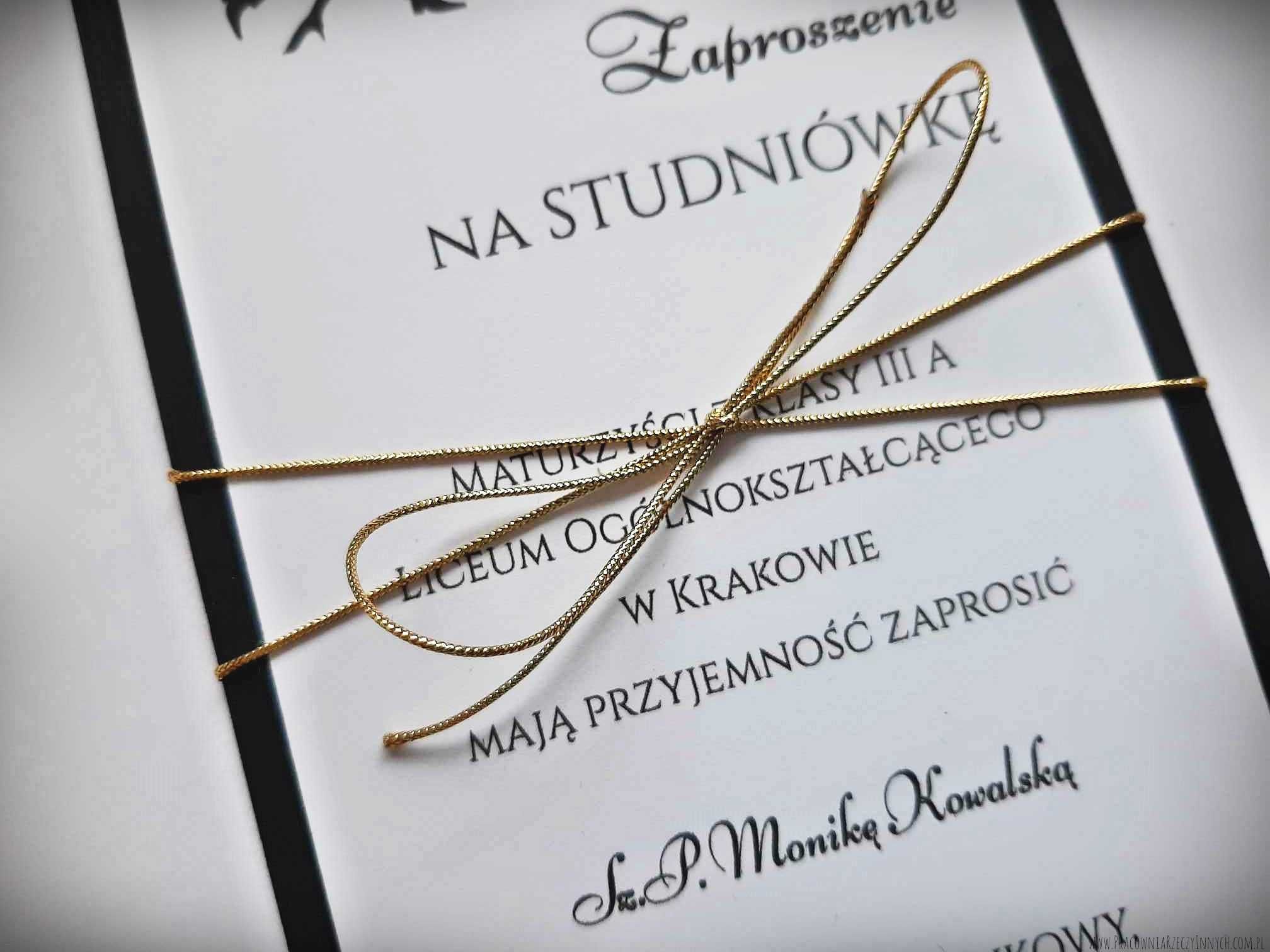 Eleganckie proste minimalistyczne zaproszenia na studniówkę