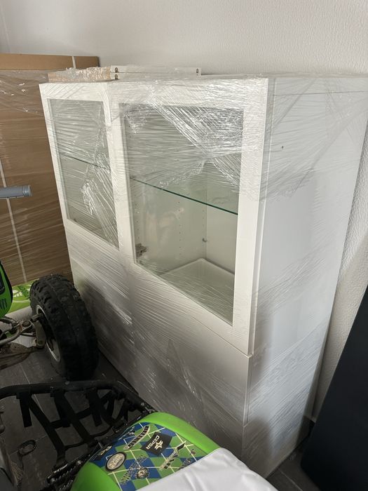 Movel Ikea branco com vidro