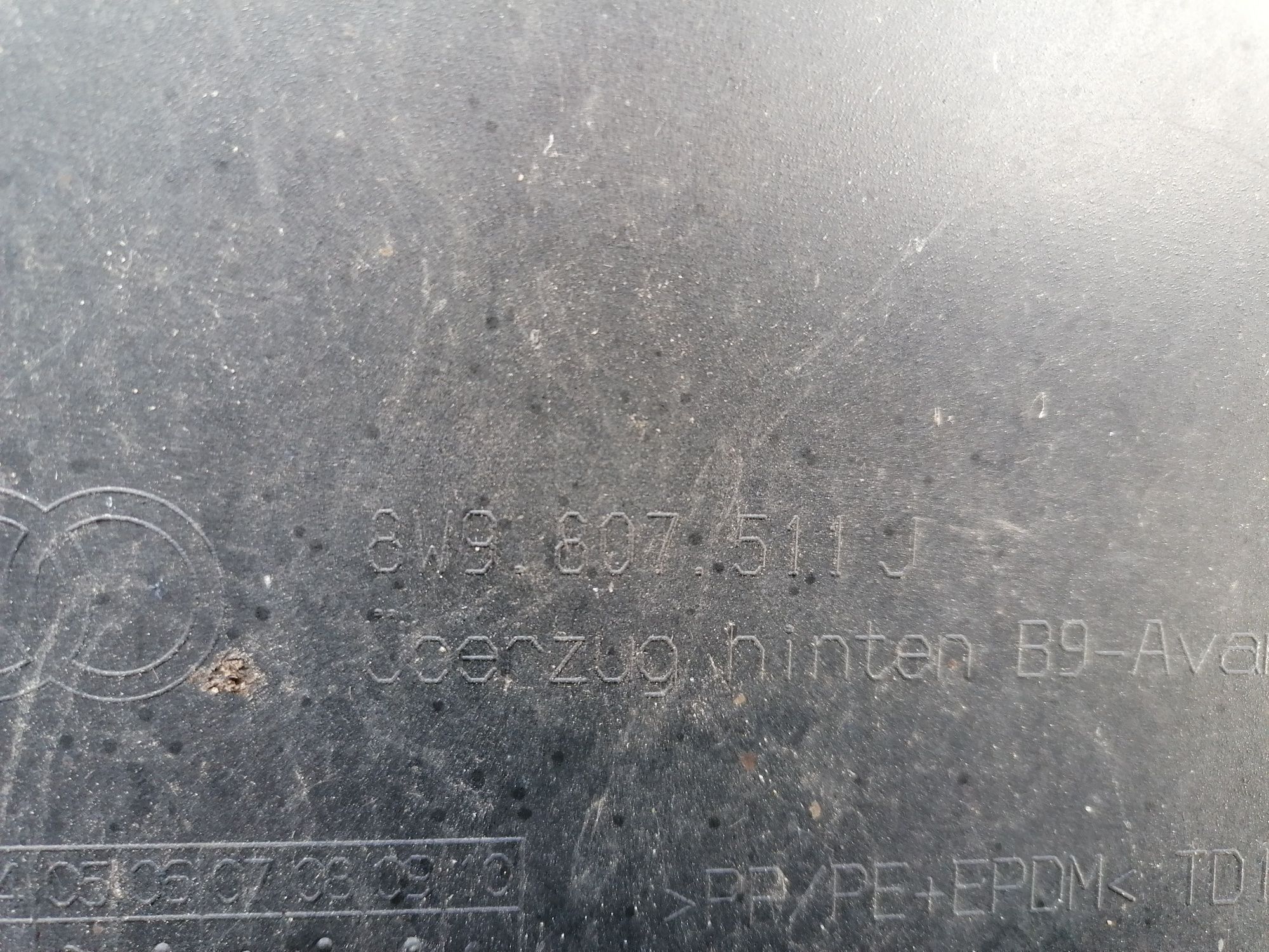 Audi A4 B9 15- 8W9 Kombi Avant zderzak tył tylny PDC