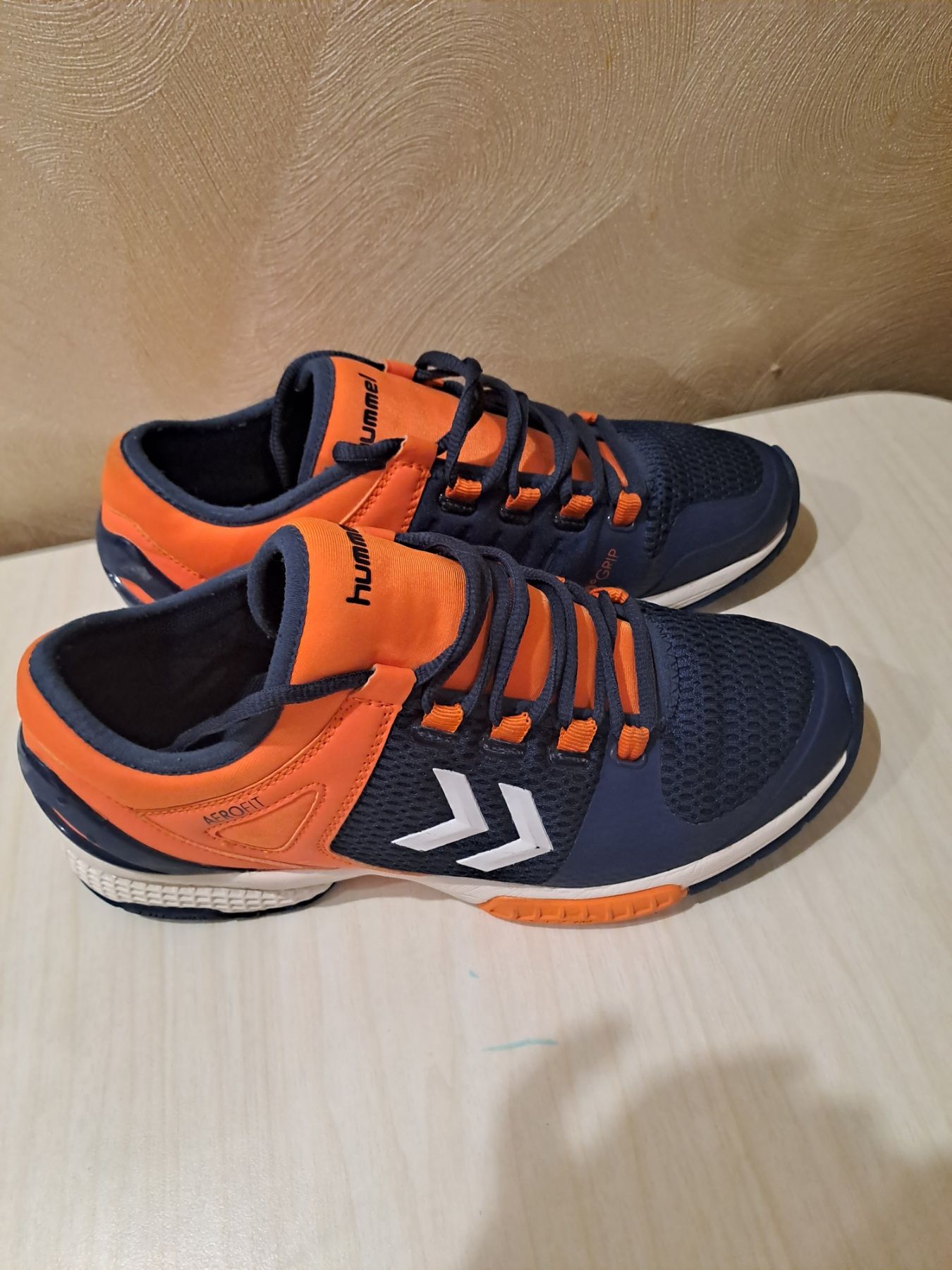 Кроссовки 41-42 р.мужские Hummel