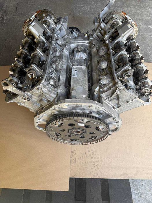 Двигатель мотор голый 4.4 Бензин Range Rover Vogue 2023г.  N63B44E