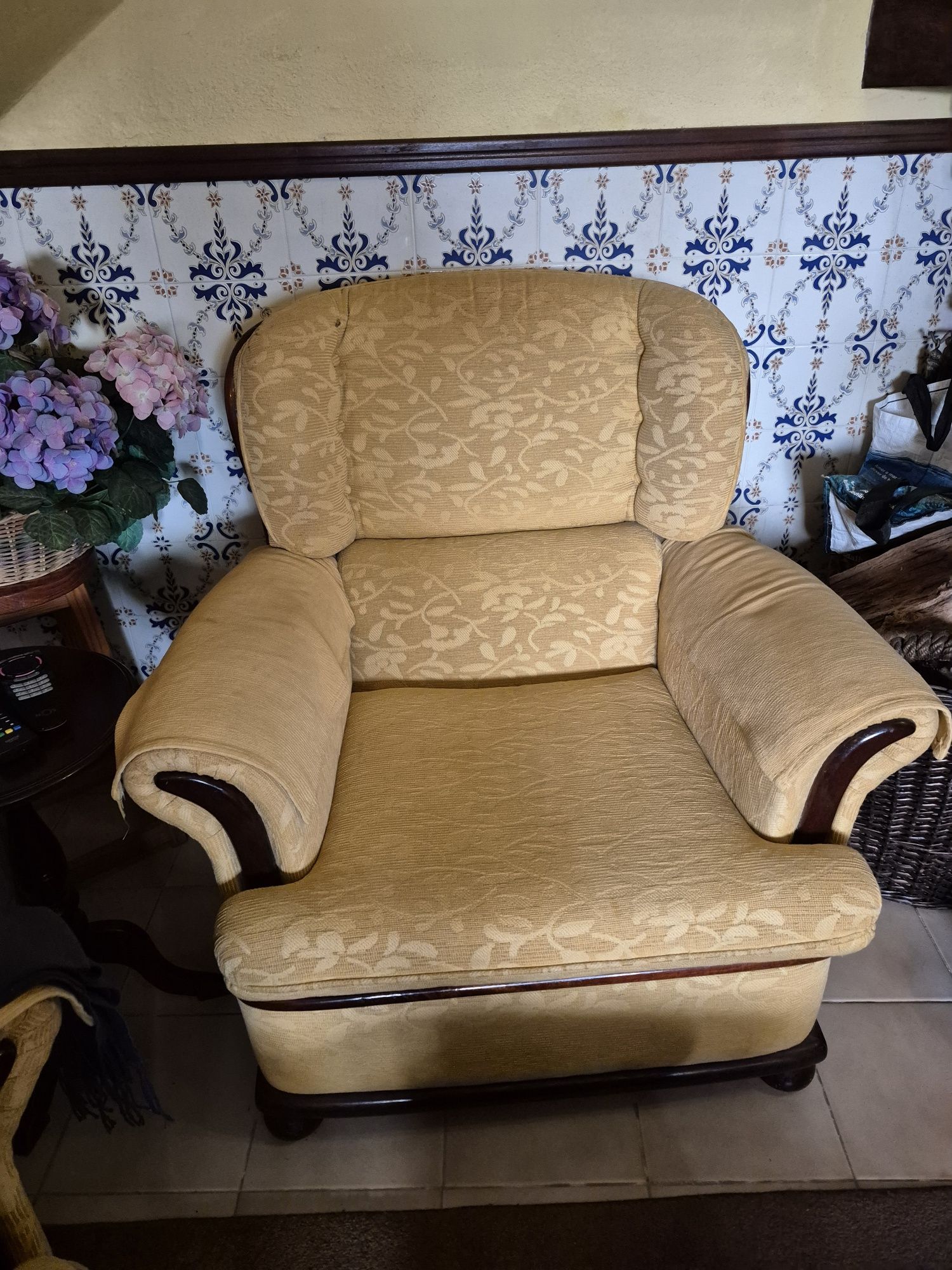Conjunto de sofá cama 3 lugares e 2 poltronas em Alfeizerão