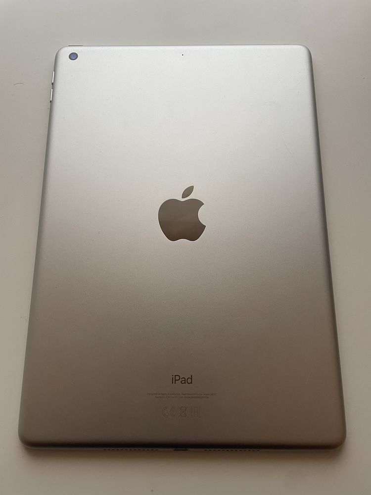 iPad 7 32gb (sem activação) para peças.