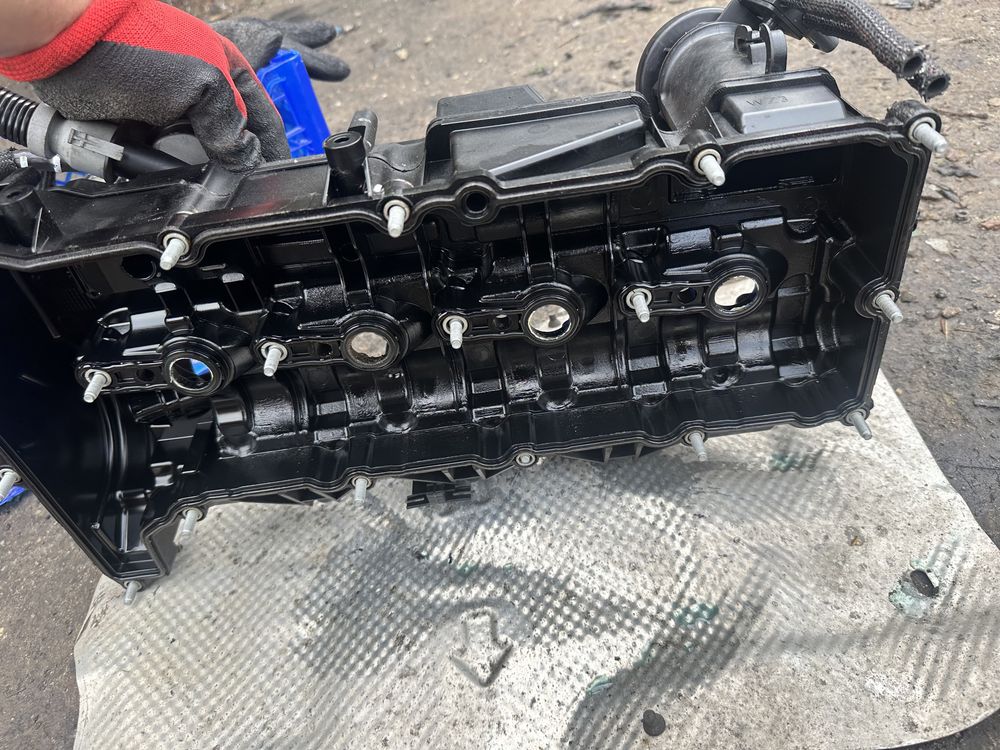 Кришка клапана клапанів Toyota Rav 4 Bmw 2.0d 13-18 8589943