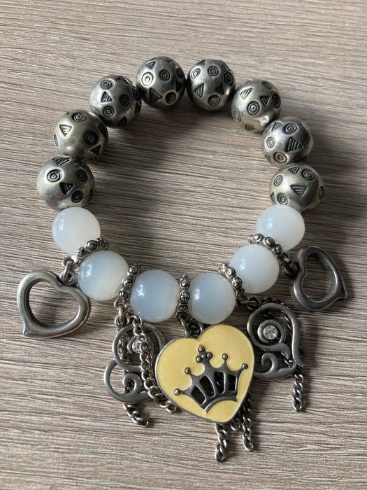 Bransoletka z wiszącymi łańcuszkami i ozdobami