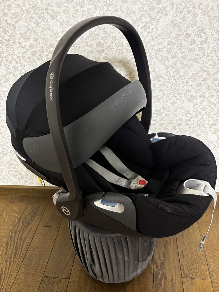 Автокрісло Cybex Cloud Z і-Size Deep Black(чорне)