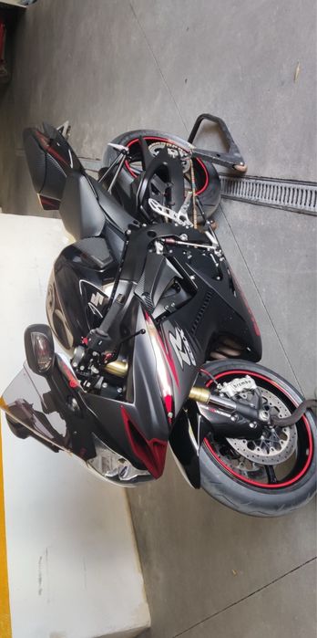 Gsx-R 750 L1 do ano 2011 - Material original incluido