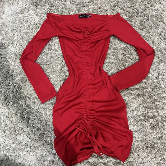 Обтягуюче плаття prettylittlething в рубчик