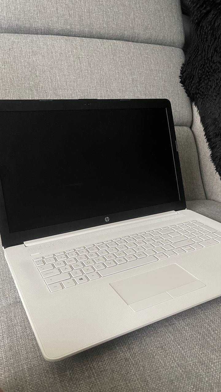 HP Laptop 17-ca0008no -– великий екран для роботи та навчання