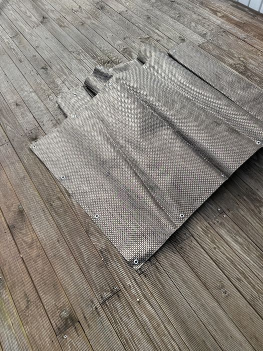 5 rolos de 3m por 1 de altura, total de 15m como novo