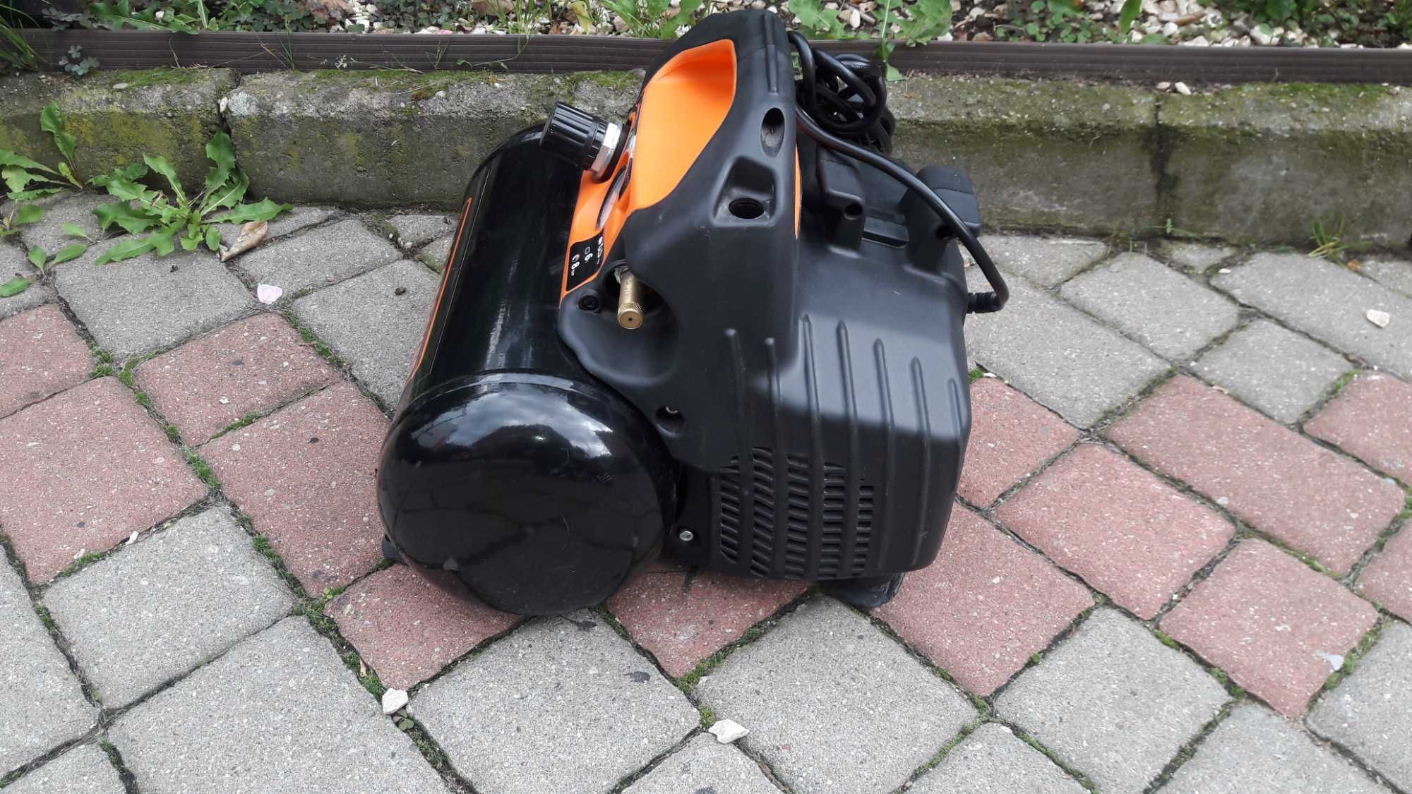 Cichy Przenośny Kompresor bezolejowy Black&decker 8 Bar 6 L Fvat