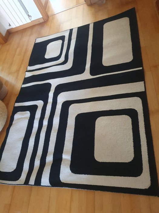 Tapete preto e branco