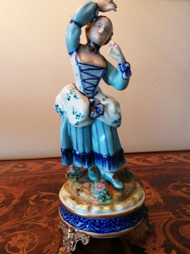 Lindo par de figuras em porcelana europeia impecável