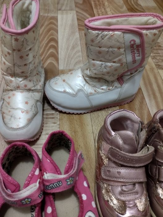 Взуття для дівчинки, ботінки, сапожки зимові, кросівки.